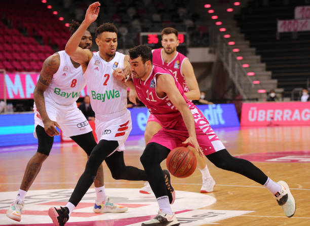 字母哥与布 字母哥与布